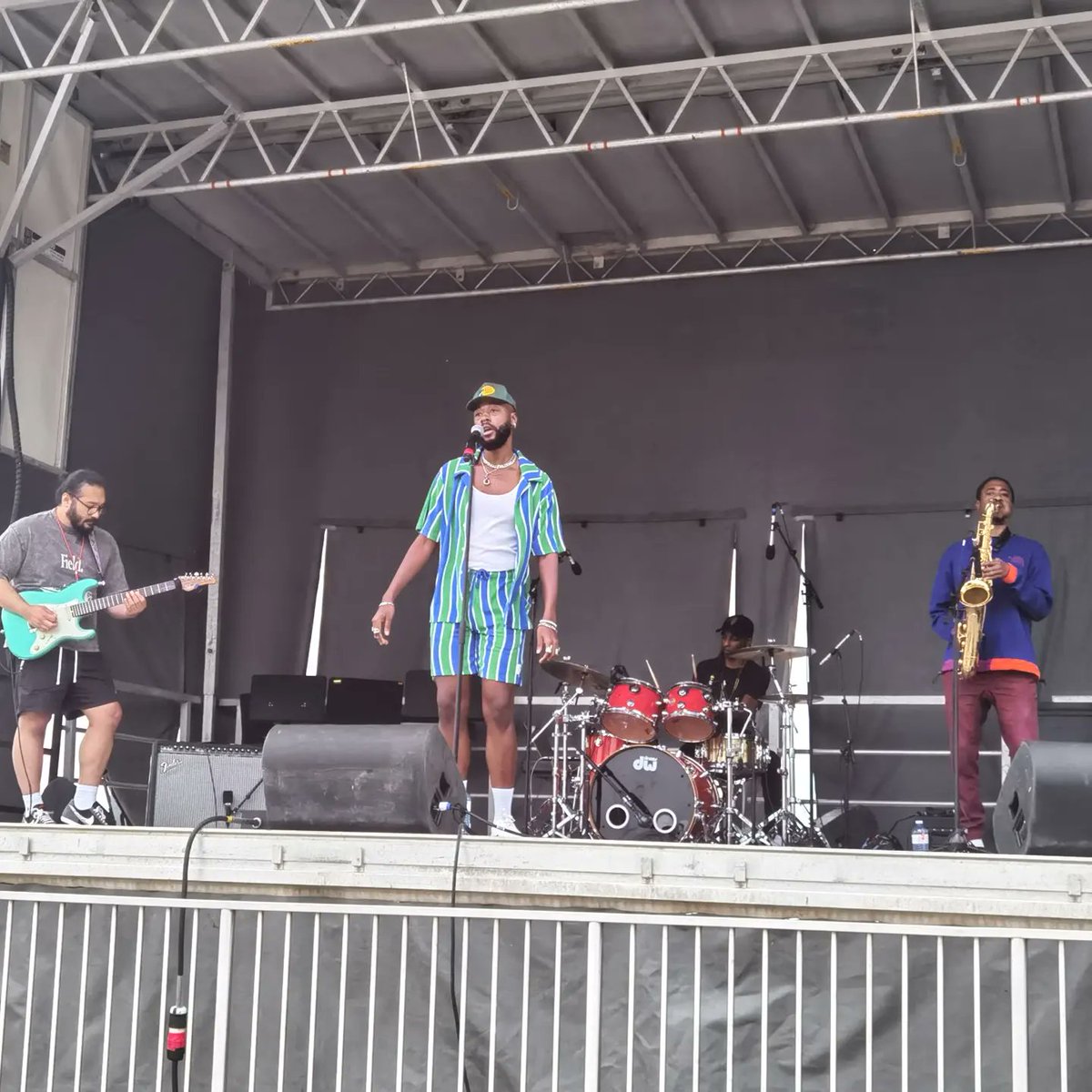 MoVernie's tweet photo. Welcome to #RedpathWaterfrontFestival.

It's happening today (Sept 18) &amp; you can visit #HTOPark or #SugarBeach or you can visit BOTH locations.

It's open to the public + it's FREE. Come today to the #waterfront &amp; have some fun.

@pinkdreams_inc + @TOwaterfest

#PinkDreamsInc https://t.co/LivBs0gX6r