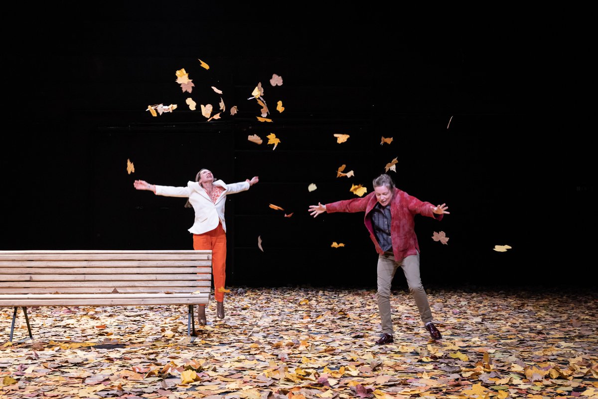 LS_on_stage's tweet image. "Jours de joie" d'Arne Lygre. Mes de S. Braunchweig à l'Odéon. Arne Lygre met en exergue la peur du changement, l’angoisse d’une rupture en rebattant les cartes de nos comportements traditionnels non sans quelque humour. surlesplanches.org/theatre-jours-… @TheatreOdeon