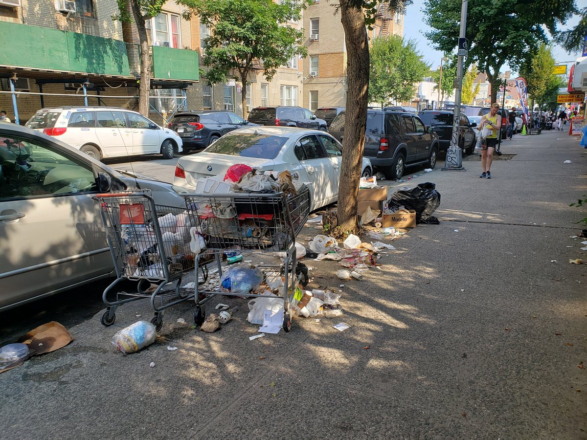 daneshjai's tweet photo. Congrats to all the runners of the #NBBronx10M 

@BXCB4 @161_bid @althea4theBX @Vanessalgibson @NYCSanitation @AmandaSeptimo
A missed opportunity. 840 Gerard Ave near the finish has been a dumping ground for 10+ yrs. When will this change? Report:
https://t.co/pEZFlQnXmT https://t.co/9ltKFU5I14