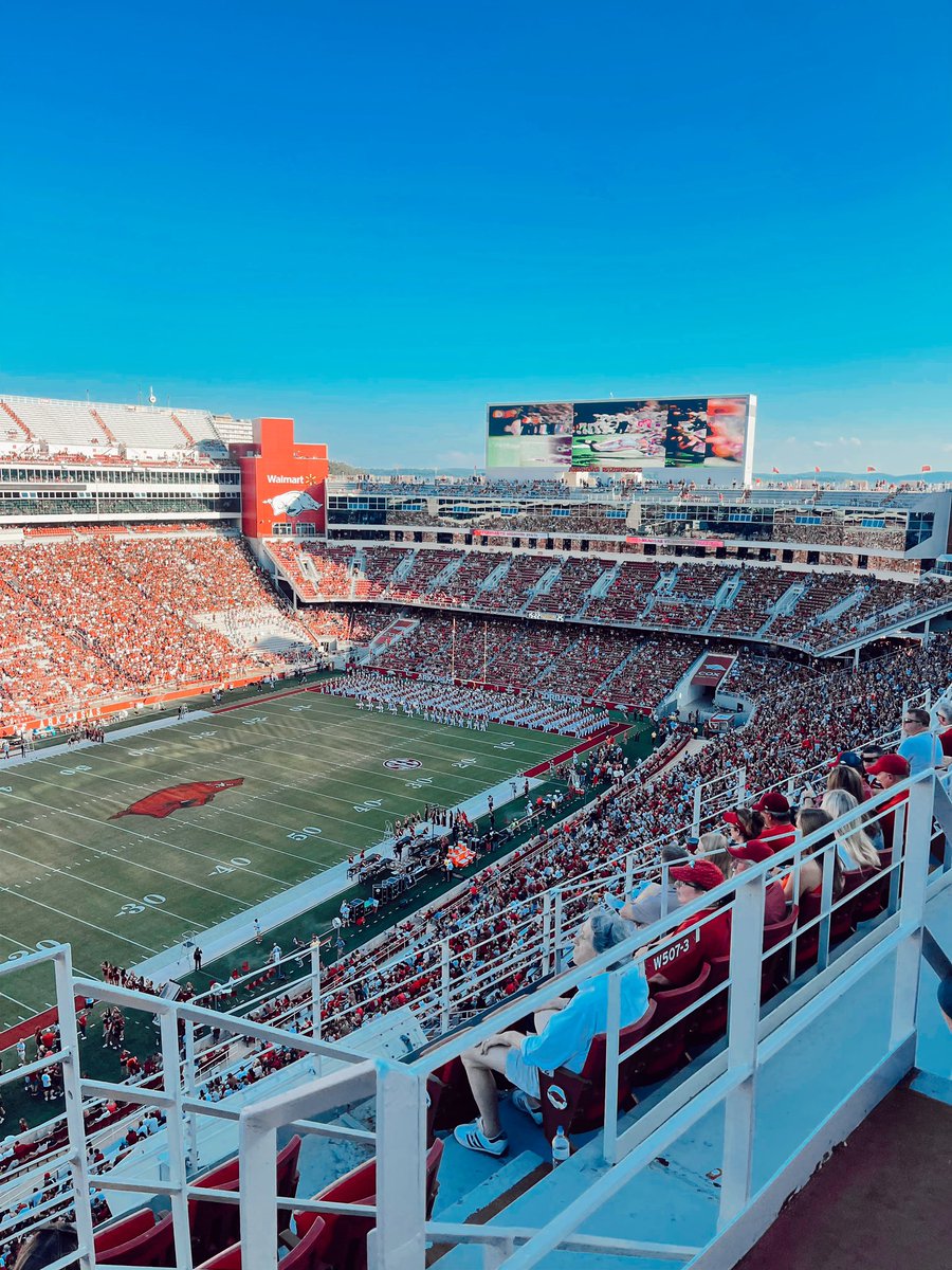 kkarmstrong15's tweet photo. wps alllll night long🐽🏈 https://t.co/NUZWHUgBJb