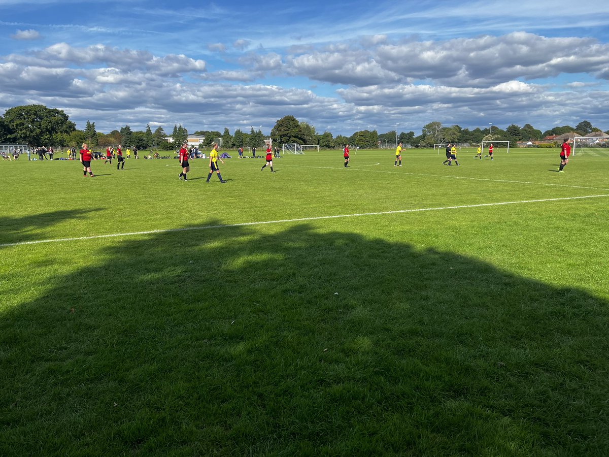 Alexrby4796's tweet photo. Building for the future for @SotonWomensFC with a #Sundayscout watching a very good performance from @GosportBoroLFC.
Some@quality performance for their first game off the season against a resilient opponent.
Love the positivity all round.
Well done ππΎ https://t.co/MlCFcYtSlq