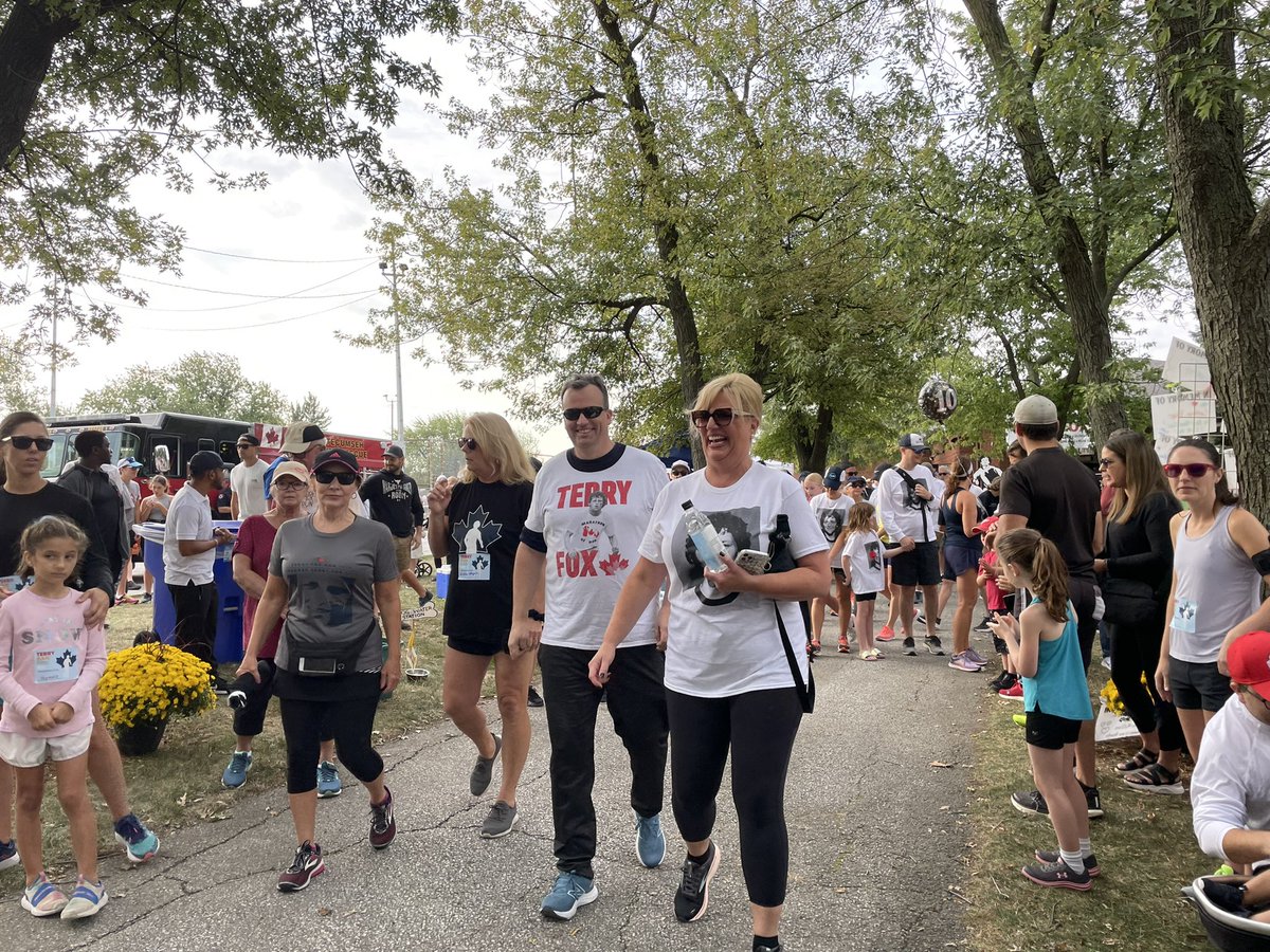 am800_cklw_'s tweet photo. Amazing turn out at the @terryfoxruntec! All proceeds go towards cancer research! #terryfoxrun https://t.co/uuIshaePcn