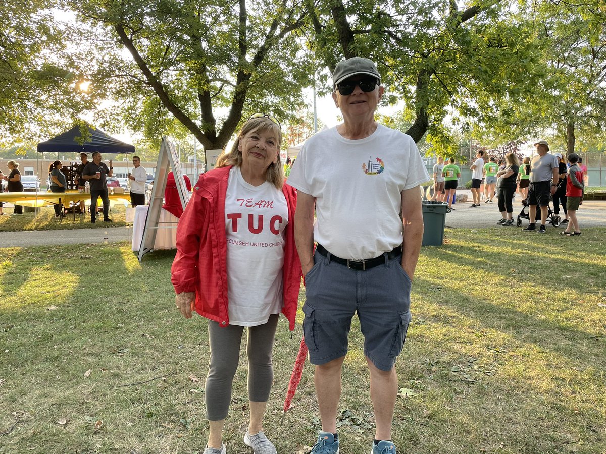 am800_cklw_'s tweet photo. Amazing turn out at the @terryfoxruntec! All proceeds go towards cancer research! #terryfoxrun https://t.co/uuIshaePcn