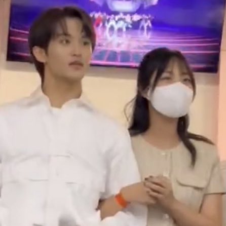 IDE POSE FOTO BERDUA 

— a thread