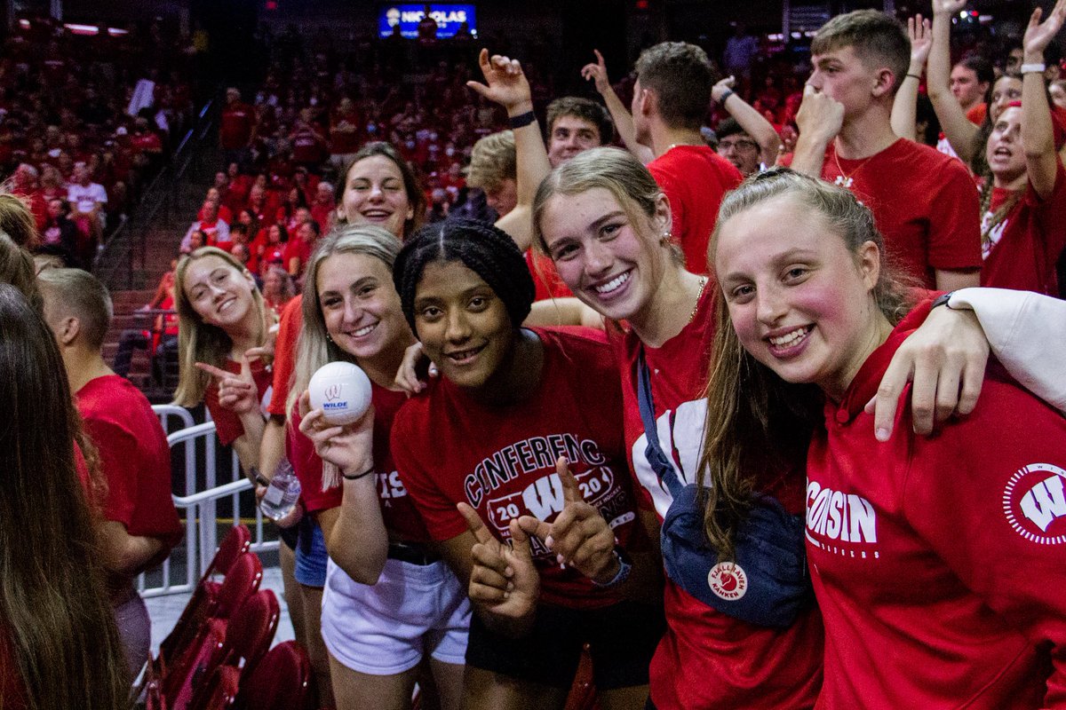 Wisconsin Hockey tweet media