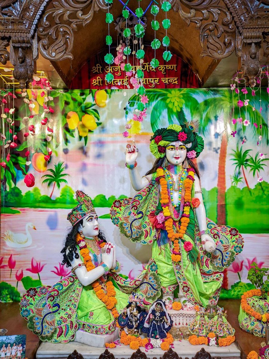 IskconAligarh's tweet photo. #Arjun #Krishna #deities(called as #Arjun #Varshney #Krishna) #Darshan,
#Iskcon #Aligarh #Gita #Gyan #Mandir, #Harduaganj. 18.09.2022
Photography courtesy of Mayapur Chandra (KRD) Prabhuji.
#APNA #SAHAYOGI #PREMI #PARIVAR.
#अपना #सहयोगी #प्रेमी #परिवार | https://t.co/NDKRosloMH