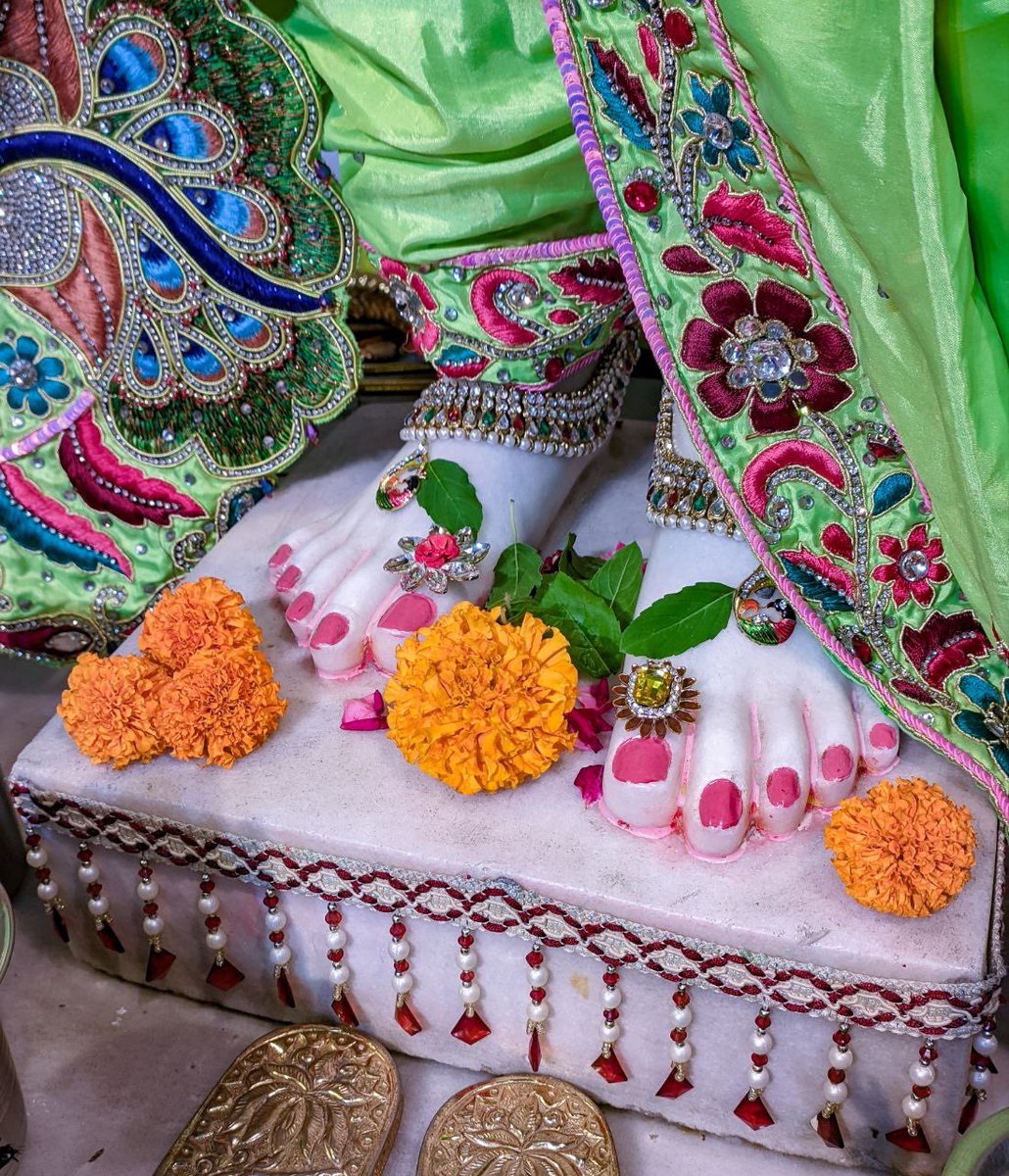 IskconAligarh's tweet photo. #Arjun #Krishna #deities(called as #Arjun #Varshney #Krishna) #Darshan,
#Iskcon #Aligarh #Gita #Gyan #Mandir, #Harduaganj. 18.09.2022
Photography courtesy of Mayapur Chandra (KRD) Prabhuji.
#APNA #SAHAYOGI #PREMI #PARIVAR.
#अपना #सहयोगी #प्रेमी #परिवार | https://t.co/NDKRosloMH