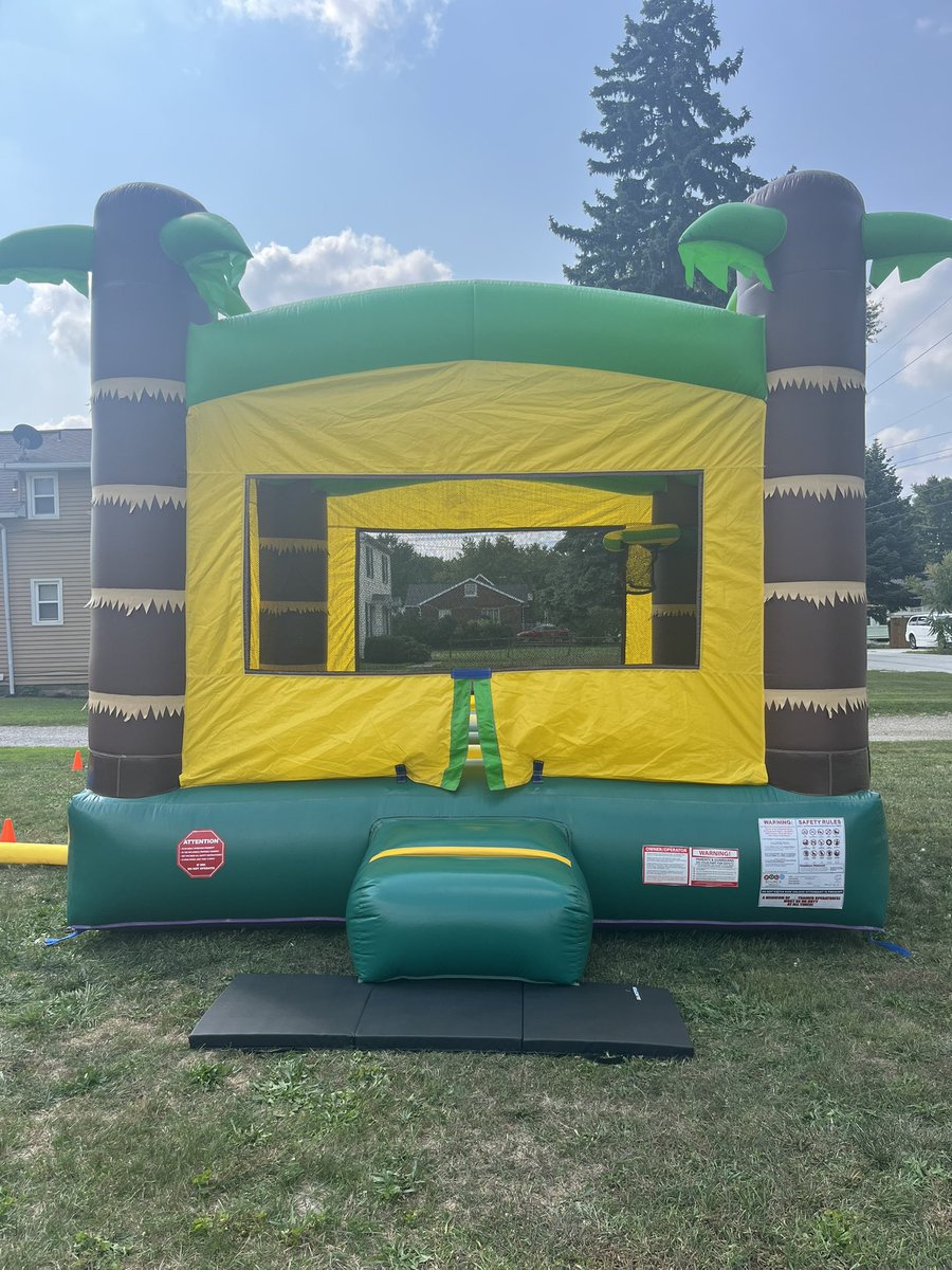 Book_ShoMoney's tweet photo. ✨ WOW!! What a GREAT Saturday today has been! We had the pleasure to set up three bounce houses today!! 

Book us for your next event 💪🏽 

#EriePA 
#Bookwithus 
#Bookshomoney 
#ShoMoneyEventRentals 
#Partyrentals https://t.co/YB61cTjCtG