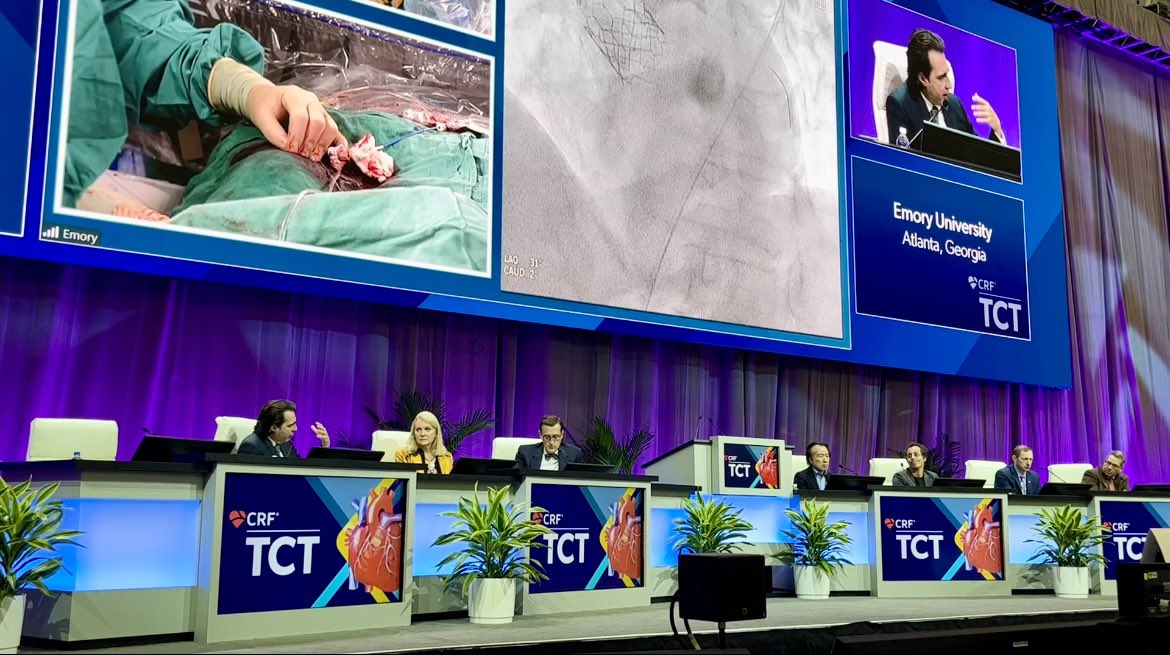 bobbyhassid's tweet photo. Live case Main Coronary Theater. Amazing discussion, amazing case! #fullrevascularization @ColumbiaMed @ColumbiaSurgery @nyphospital #CardioTweets https://t.co/pRu7afm2Fx