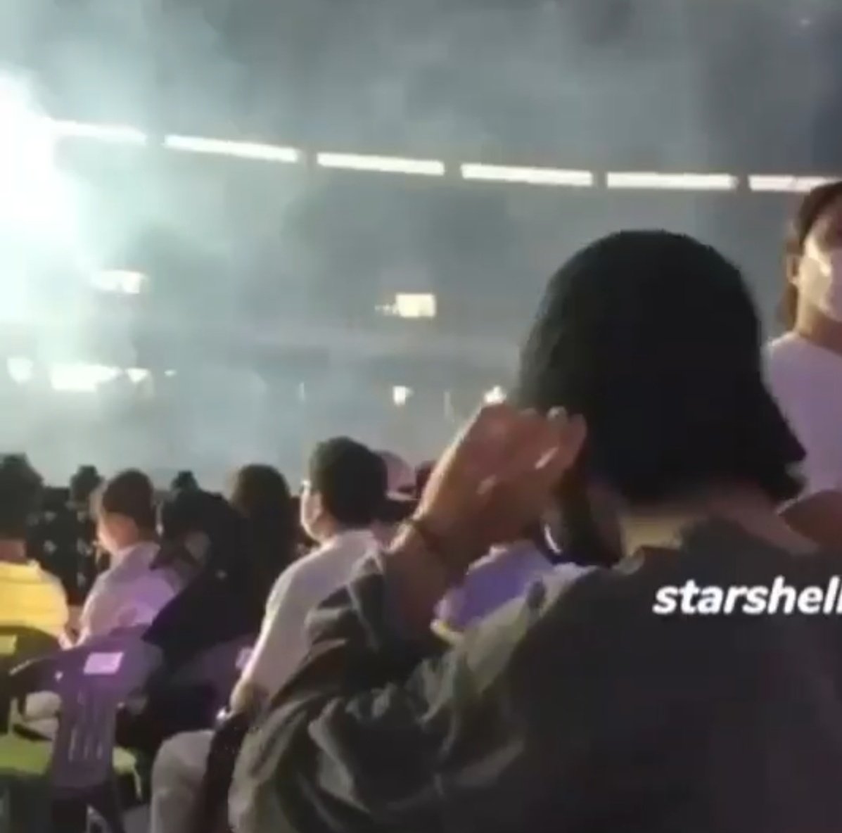 jjkhoney1997's tweet photo. Jungkook attended IU's concert for the second day today. 🥺

/According to some people he attended the concert with J-Hope./ https://t.co/gHZTzzL9Lf