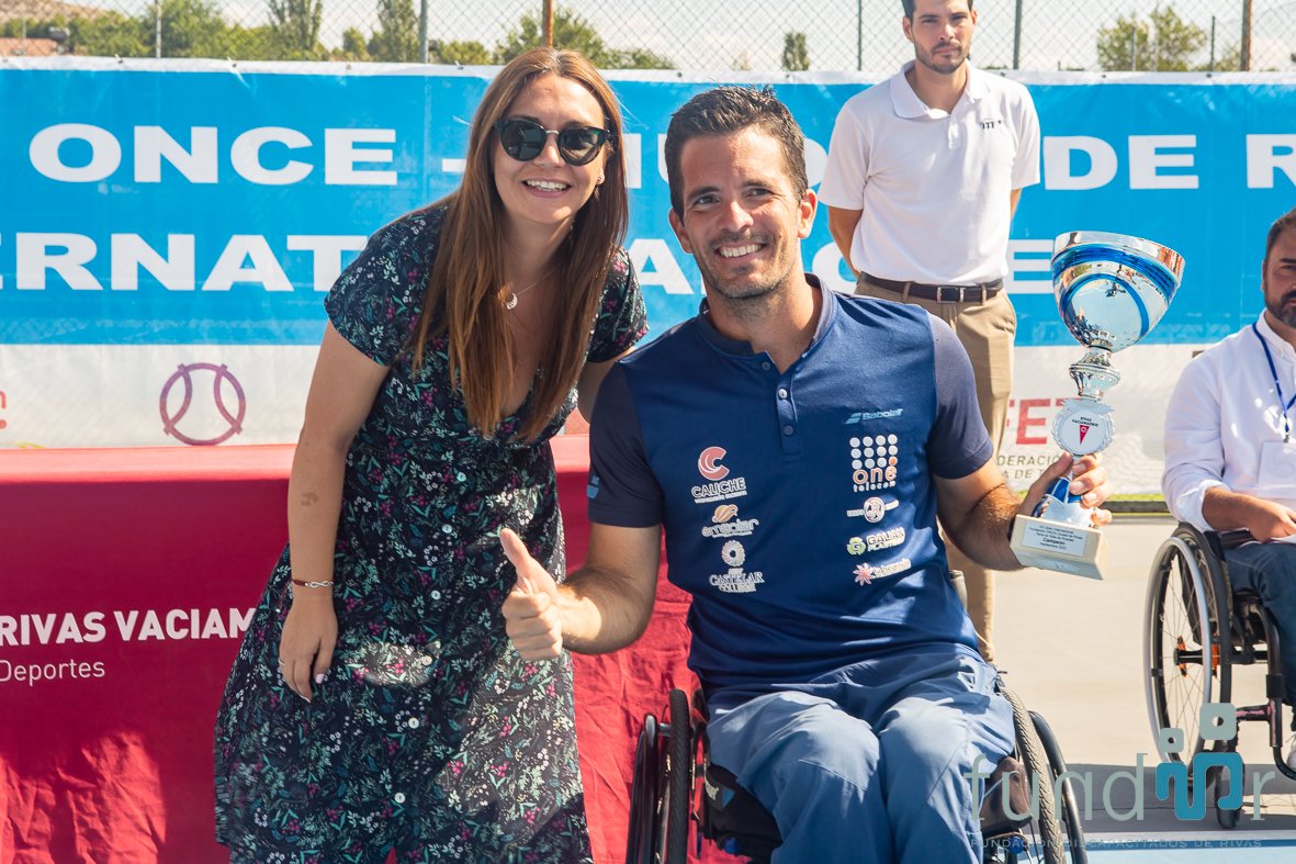 OpenRivasTSR's tweet photo. Los españoles @lolaochoaribes y @kike_siscar ganadores del VII Open Internacional '@Fundacion_ONCE - Ciudad de #Rivas' de tenis en silla de ruedas!

¡Dos grandes finales que han puesto un broche de oro a nuestro torneo! https://t.co/kvBVBLBKC2