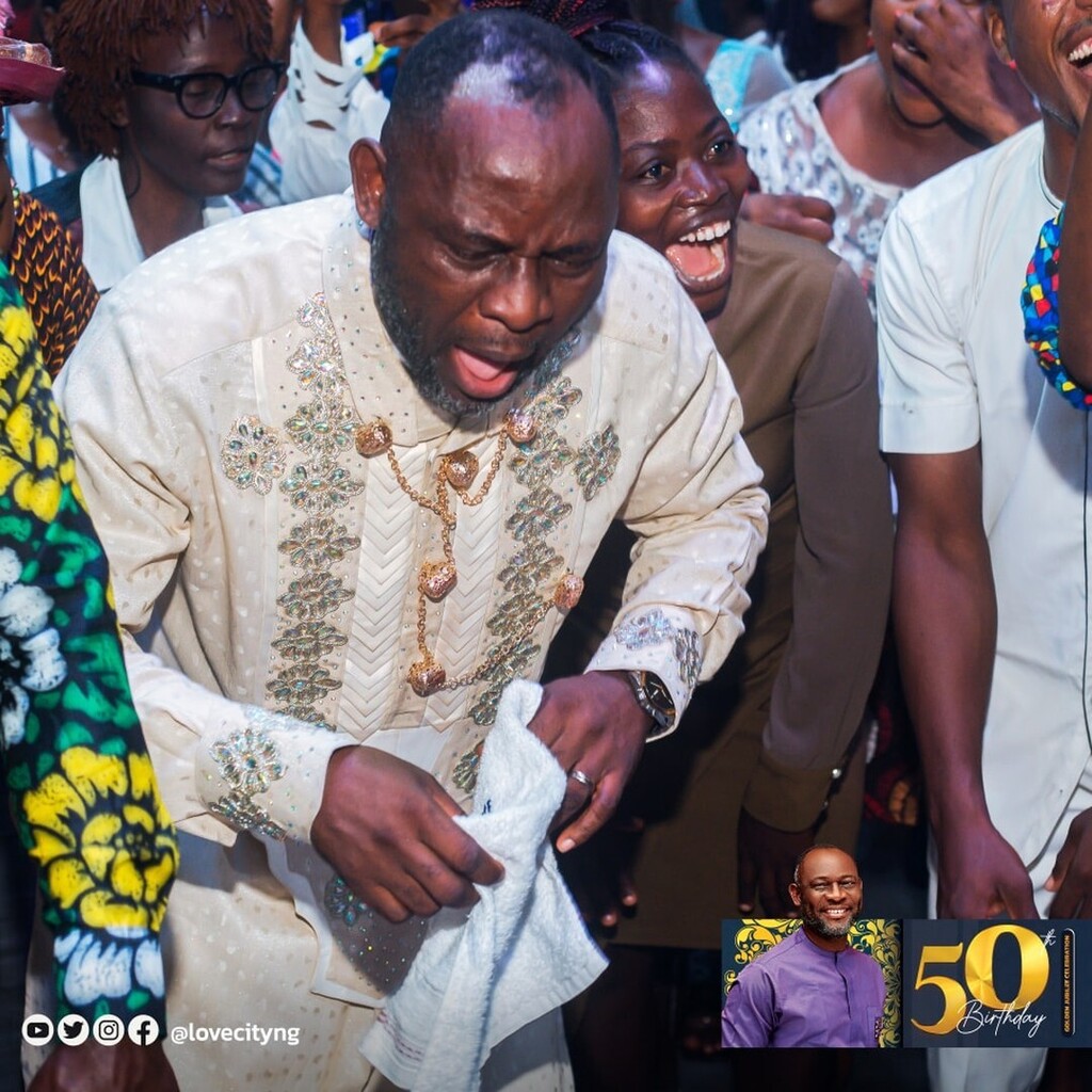ltccathedral's tweet photo. #ProgrammeHighlights 

#ThanksGiving #SpecialThanksgiving 

#ShoutOfHallelujah
#12HOUP
#12HoursOfUnlimitedPraise
#LTCONline 
#lovecityng
#Lovetransformationchurch 

#Big50 #PPEat50 #PastorPullahEbipre https://t.co/COul0xG3Q8 https://t.co/HIGwoCqRcC