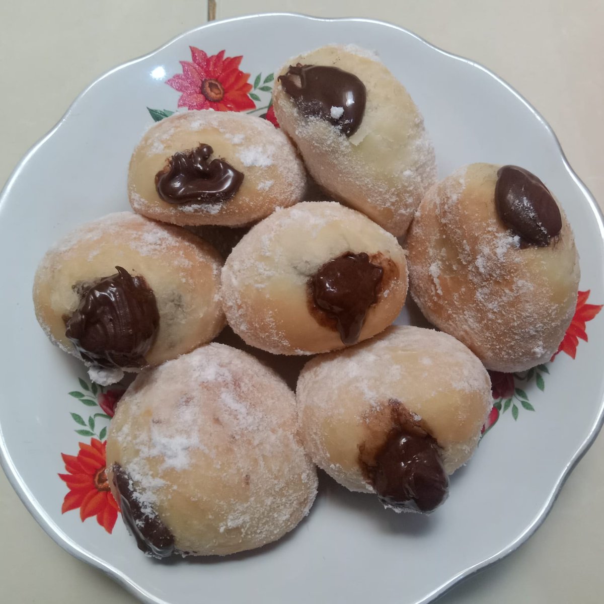OrinRirin's tweet photo. Bomboloni montthok 🤤🤤 https://t.co/vYgwdFQzA8