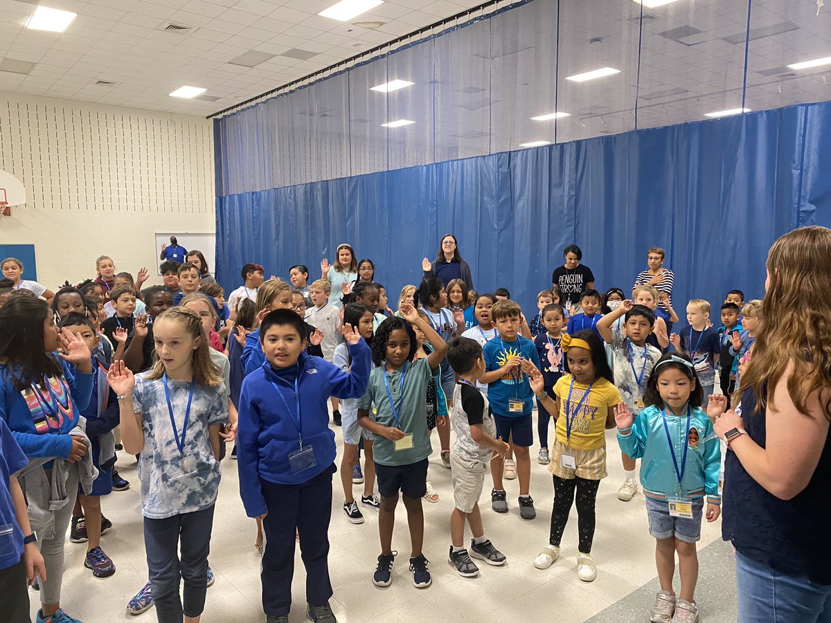 MrsRitt_2ndCSP's tweet photo. We had our first house meeting this week! Go Team Polar Bears 🐻‍❄️ 🐻‍❄️ https://t.co/zfEIilmr2I
