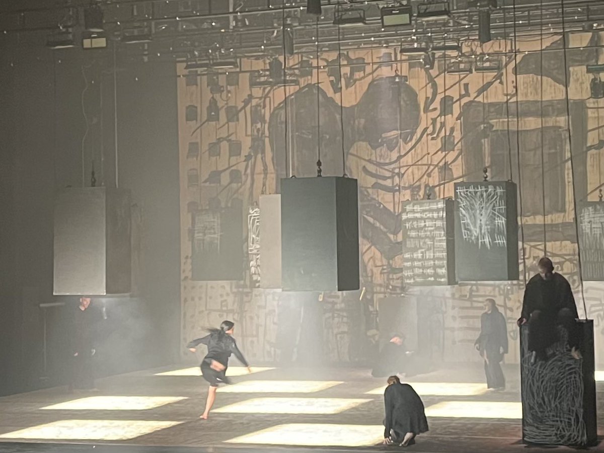 Joan_ned's tweet photo. Impressive performance by 🇳🇱 Club Guy &amp; Roni at 🇰🇷SIDance (Seoul Int Dance Festival) with FREEDOM. Contemporary dance where everything comes together: music (SlagwerkDenHaag), dancers, decor, light..to ‘tell’ us the story of Mohamedou, about freedom and forgiveness. #SIDance https://t.co/a0GrYBZaPr