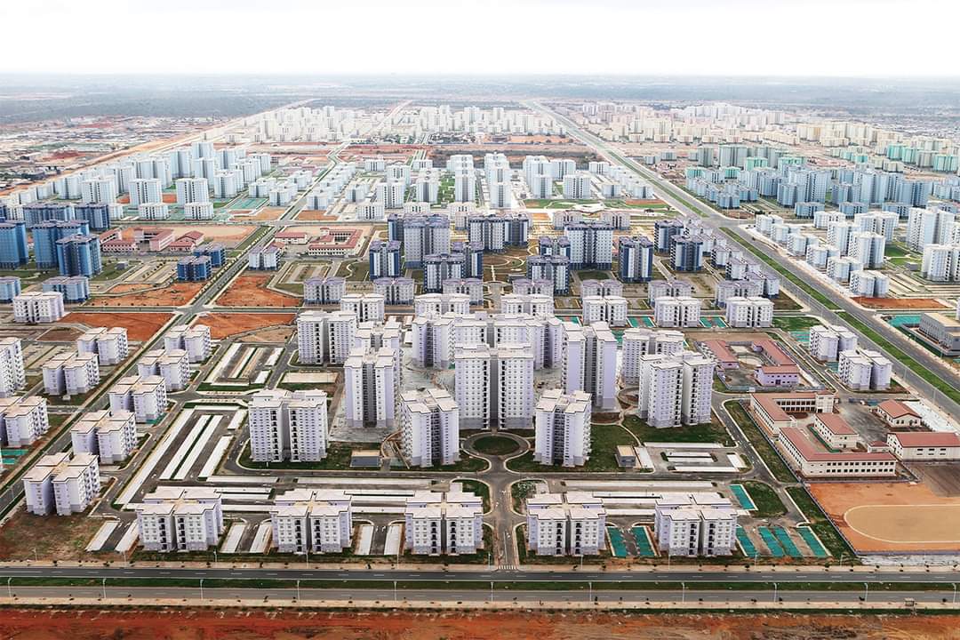 AfricaFactsZone's tweet photo. Angola has Africa’s largest urban housing project, the Kilamba Kiaxi social housing project, which was built on 3.31 million square meters.

It contains 34,000 apartments in 14 provinces.

It was aimed at rebuilding the country’s infrastructure after a 27-year civil war. https://t.co/3gs3pgzht4