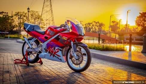 2TRiders1's tweet photo. Honda NSR150rr with some first class racing parts on to update its looking and making it faster than it is!
Source / Owner: 📸 #เจ้าสัวบ้านนาสหวัสส์มงคลรัตนนันต์
👉 More on Instagram &amp; Facebook. 👈 https://t.co/hU6BNZmSQI
