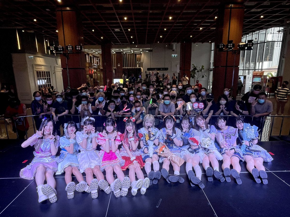 siamdream_idol's tweet photo. เย้!ทุกคนสนุกกันมั้ยคะ วันนี้ทั้งชุดของ Star★Fiorenerd และก็การแสดงเพลงพิเศษวันนี้ค่ะ ยังไงฝากทุกคนติดตามสาวๆ กันด้วยนะ!งานหน้าเจอกันที่ Da nang เวียดนามนะ! Hẹn gặp lại các bạn vào tuần sau, dân việt.
スタフィオーの皆さんありがとうございました!ライブ楽しかった
#SiamDream https://t.co/4QNHMNoq9x
