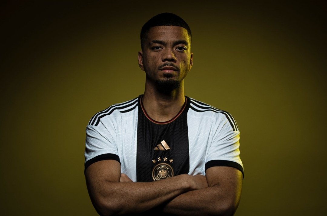 BundesInsider's tweet photo. Benjamin Henrichs foi escolhido para substituir Marco Reus na convocação da Alemanha para os jogos da Nations League. 🇩🇪 https://t.co/n9kUzgLqet