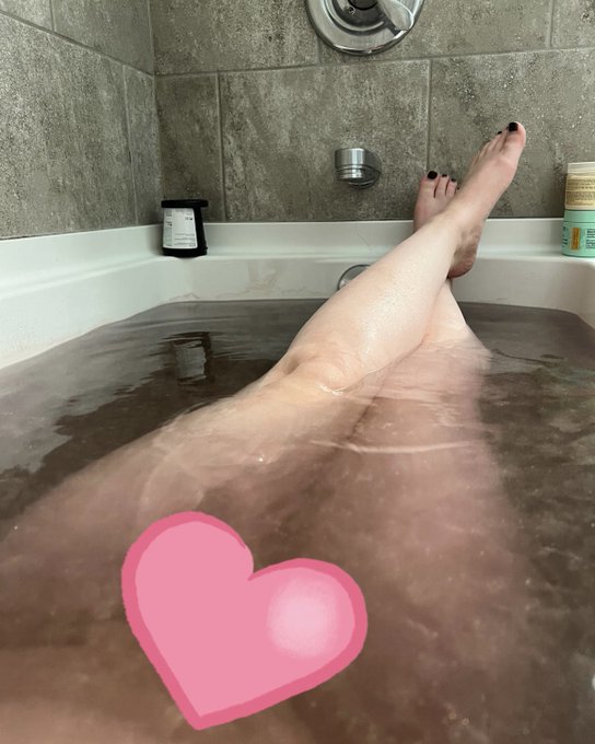 Join me in the bath? 🫧🖤 https://t.co/K5BZG2rB5D<a href="/tag/ootd"class="tags"><span>#ootd</span></a>