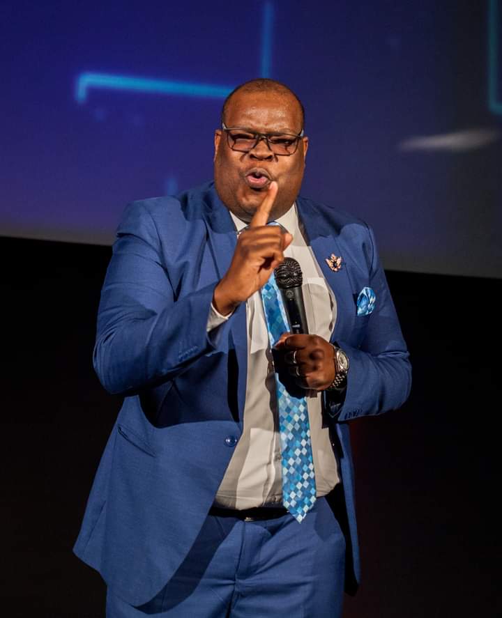 glorychurchww's tweet photo. When God is about to do something new, be prepared to let go of the old, no matter how good it may be. 

Isaiah 43:18 Do not remember the former things, Nor consider the things of old. Behold, I will do a new thing. 

#theglorychurch
#soundword
#soundmind
#soundspirit https://t.co/7QLKreA5Gh