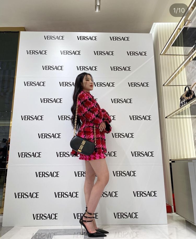 gidle___ir's tweet photo. 🤎آپدیت پست اینستاگرام شوهوا🤎
—
خوشکل و دوست‌داشتنی
ورساچه*مرسی که دعوتم کردید 
لطفا کلی بهم عشق بدید💕
—
@G_I_DLE
#SHUHUA #여자아이들 #슈화 https://t.co/uDYBzXWAze