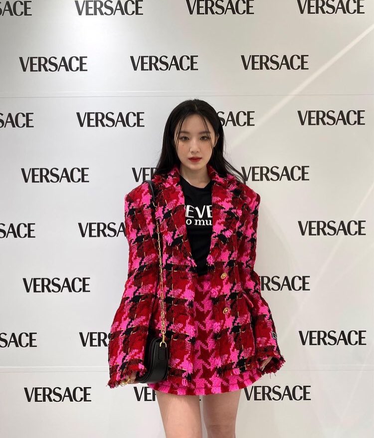 gidle___ir's tweet photo. 🤎آپدیت پست اینستاگرام شوهوا🤎
—
خوشکل و دوست‌داشتنی
ورساچه*مرسی که دعوتم کردید 
لطفا کلی بهم عشق بدید💕
—
@G_I_DLE
#SHUHUA #여자아이들 #슈화 https://t.co/uDYBzXWAze