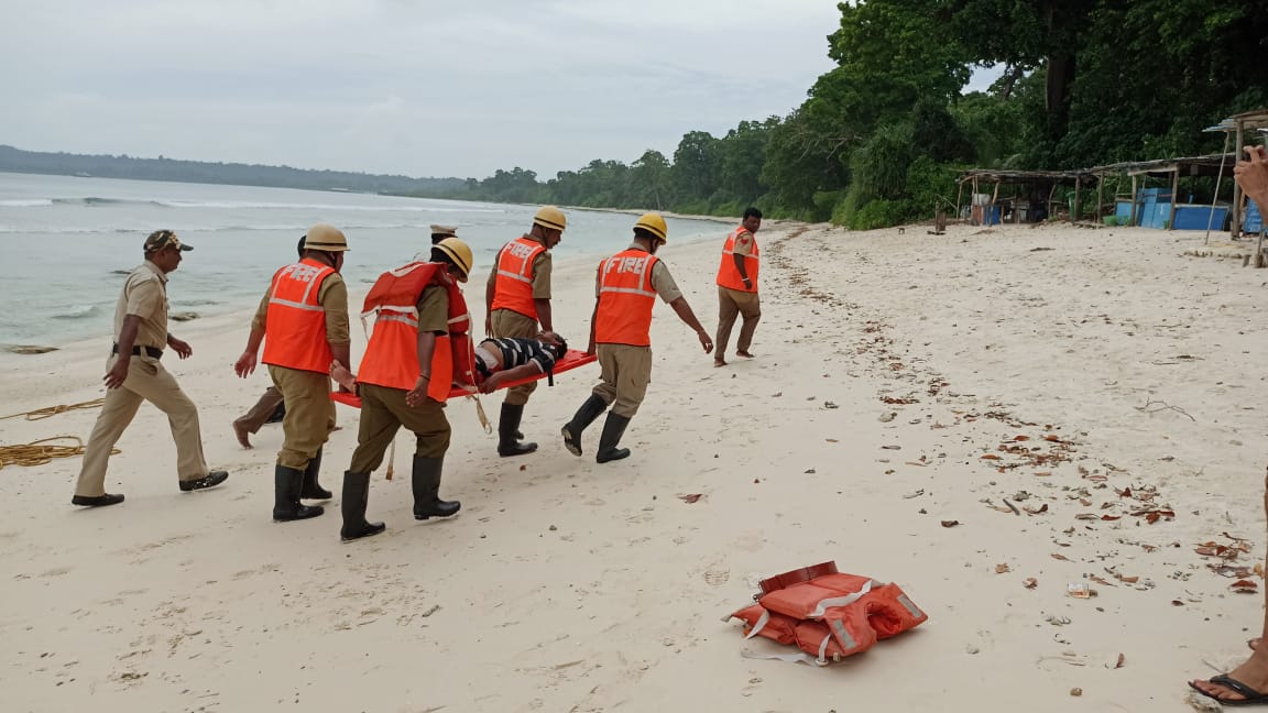 FireService_ANP's tweet photo. Joint #MockDrill was conducted by #FSShaheedDweep &amp; #PSShaheedDweep at Sunset Point,Shaheed Dweep on 18/9/22.Fire &amp; Police Teams participated in the exercise &amp; demonstrated Rescue operations during drowning emergency situation followed by #firstaid &amp; #CardioPulmonaryResuscitation https://t.co/L18WUkJGkm