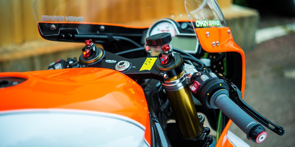 BMWMotorrad's tweet photo. On this #CustomBikeCheck we bring a unique retro superbike build! Kim decided to give this high performer the look of an 80's endurance racer. Can you guess what model this is? 🤓 #CustomBike
🛠️: crazy_garage_ (IG)
#MakeLifeARide #NeverStopChallenging #NotForSale #BMWMotorrad https://t.co/K4TxUKIJ24