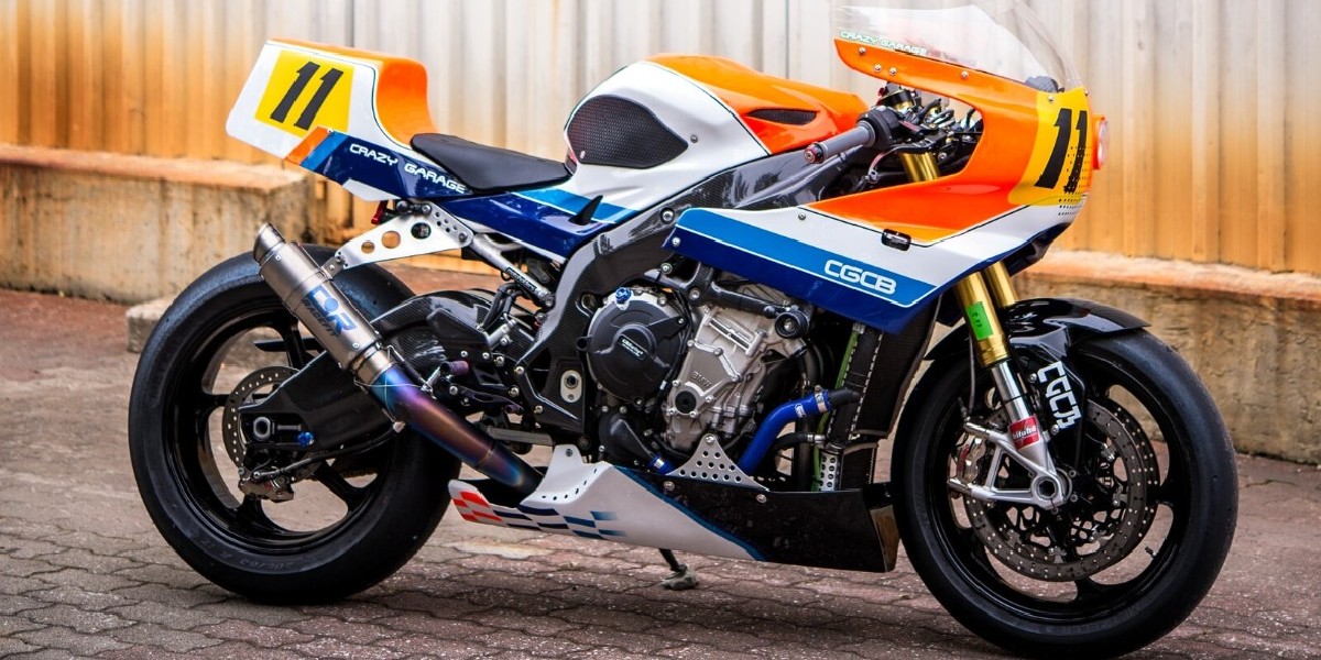 BMWMotorrad's tweet photo. On this #CustomBikeCheck we bring a unique retro superbike build! Kim decided to give this high performer the look of an 80's endurance racer. Can you guess what model this is? 🤓 #CustomBike
🛠️: crazy_garage_ (IG)
#MakeLifeARide #NeverStopChallenging #NotForSale #BMWMotorrad https://t.co/K4TxUKIJ24