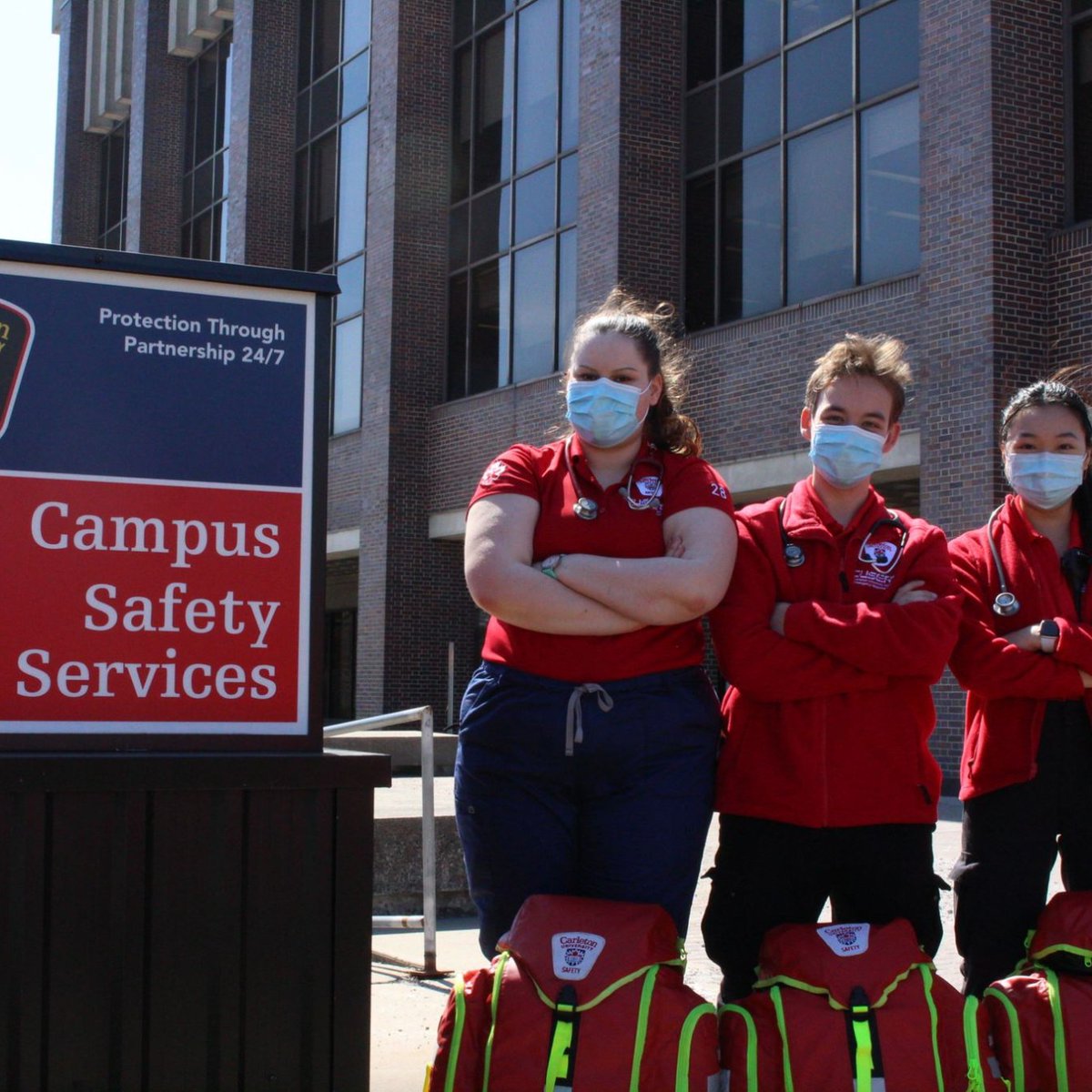 CUSERT's tweet photo. Applications to join CUSERT close tonight at 23:59! Join our team of emergency first responders, click here to apply: https://t.co/aboolIz44q #cusert #joincusert #call4444 #cusafety #carleton #carletonu @CarletonSafety @MyCarletonU https://t.co/lqi3Nl4ek4