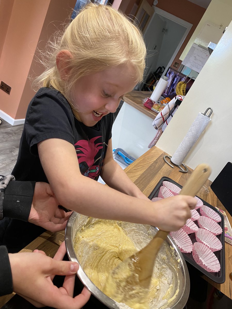 Baking cakes #GBBO <a href="/ecclaneendsY5a/">EcclaneendsY5</a> <a href="/ecclaneends/">Eccleston Lane Ends</a> <a href="/ecclaneendsy1/">@ecclaneendsY1</a>