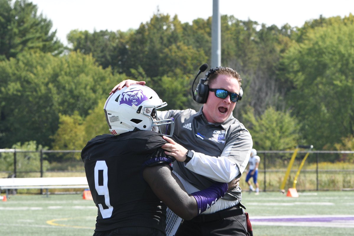 JennyWamsley's tweet photo. My other top 2 photos from yesterday!! @CoachAmos03 @CrownCollegeFB https://t.co/ZBeiVDaG2H