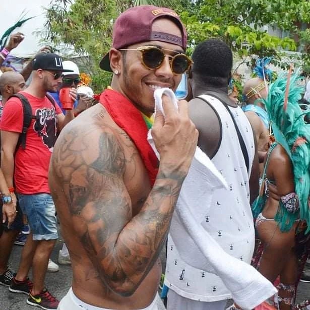 RT @dearlews: carnival lewis hamilton is a universal request https://t.co/ParhYLWygT