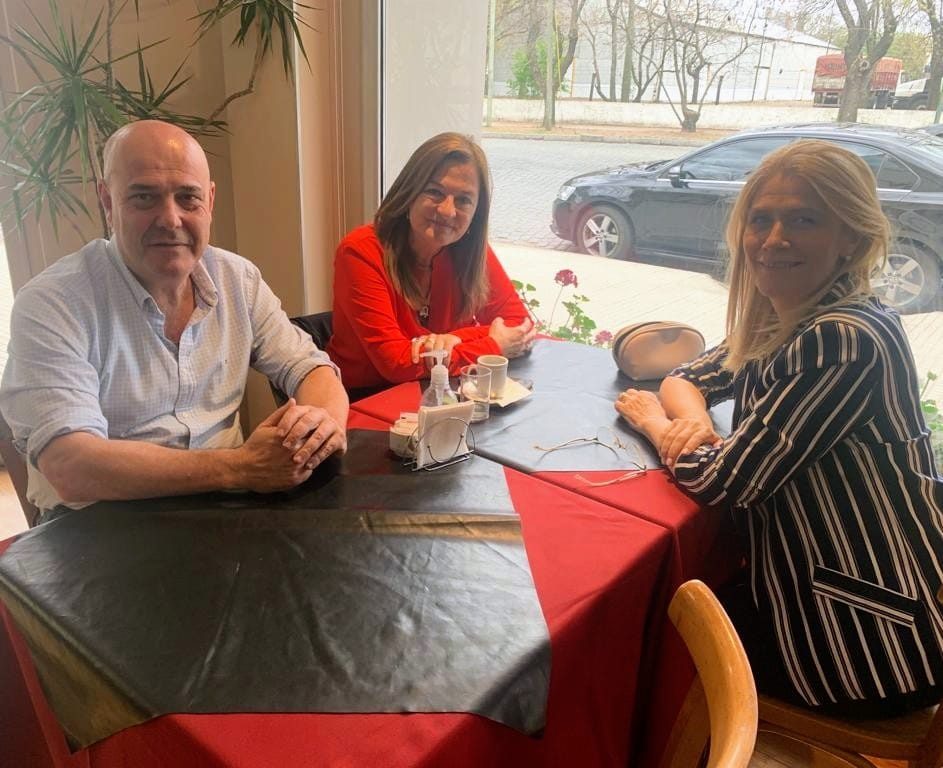 En Junín me reuní con la Vicegobernadora de la Provincia de Buenos Aires, <a href="/magariovero/">Verónica Magario</a> y <a href="/EstelaEDiaz/">Estela Díaz</a> ministra del <a href="/MinMujeresPBA/">Ministerio de Mujeres PBA</a>.

Dialogamos sobre diferentes proyectos en los que estamos trabajando para nuestra ciudad y la región.

Sigamos construyendo la Provincia que soñamos.