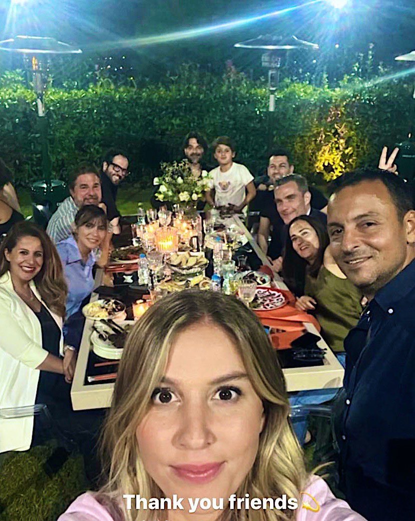 جديد مراد مع اصدقائه في ليلة الامس 

#MuratYıldırım 
#EnginAltanDüzyatan