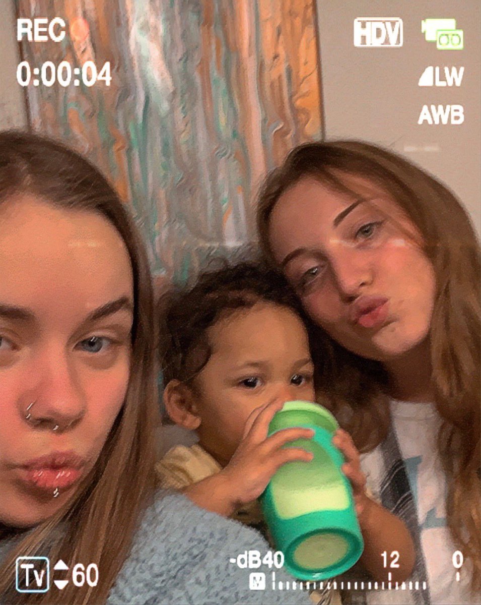 abbyeenright's tweet photo. @Aleennnaa HAPPY 22nd BIRTHDAY!!! I love you sooooo much, you’re the best mama and my best friend 💕💕🥹 have the greatest day  🫶❤️ https://t.co/iR9x51E4bN