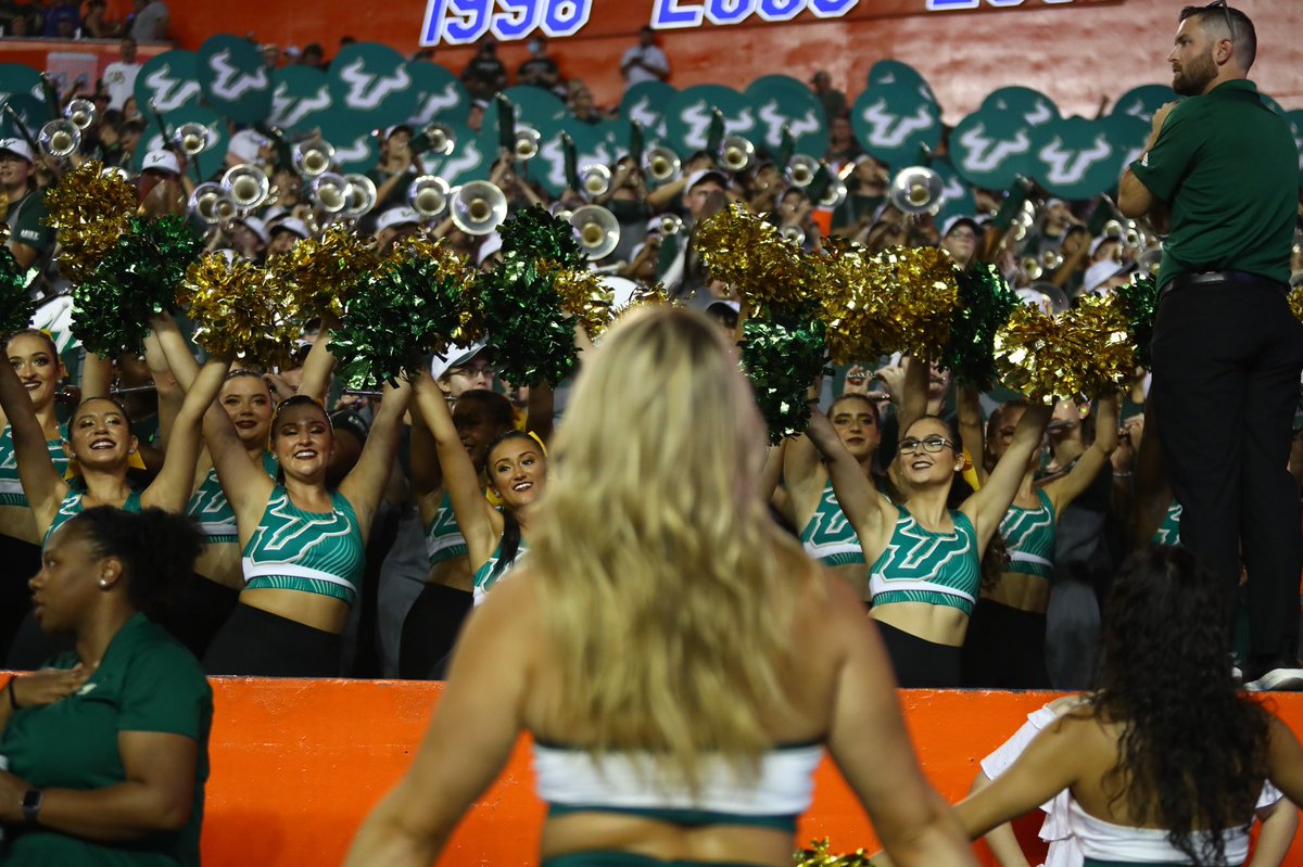 USFFootball's tweet photo. It was a wild night at the Swamp, and Bulls Nation showed up!

Thank you to all the 200+ fans, alumni and @USF_HOT_BAND who made the trip! 

#HornsUp🤘 | #US2F | @USFHerd https://t.co/kPjnRMfYgN