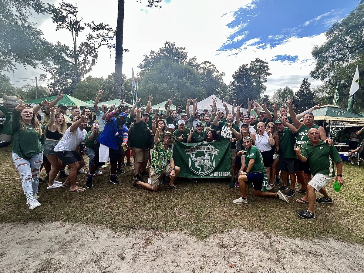 USFFootball's tweet photo. It was a wild night at the Swamp, and Bulls Nation showed up!

Thank you to all the 200+ fans, alumni and @USF_HOT_BAND who made the trip! 

#HornsUp🤘 | #US2F | @USFHerd https://t.co/kPjnRMfYgN