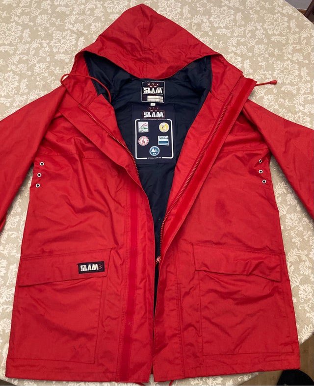inigosde's tweet photo. Vendo "Traje de Agua SLAM" en #wallapop https://t.co/2rvstiokKd https://t.co/jSP3rZzNg8