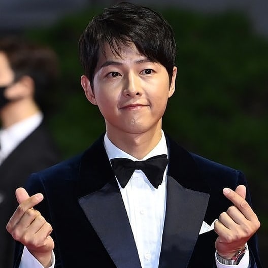 angelusjeons's tweet photo. To this man who deserves genuine happiness, peace &amp; love, happy happy birthday to you Oppa #SongJoongKi! 🎉🥰

Please know that you'll always be loved despite how toxic the world is rn! Ilysm~ <3

#HappySJKDay
#해피_송중기_데이
#HappyJoongKiDay https://t.co/lnbAxO37WT