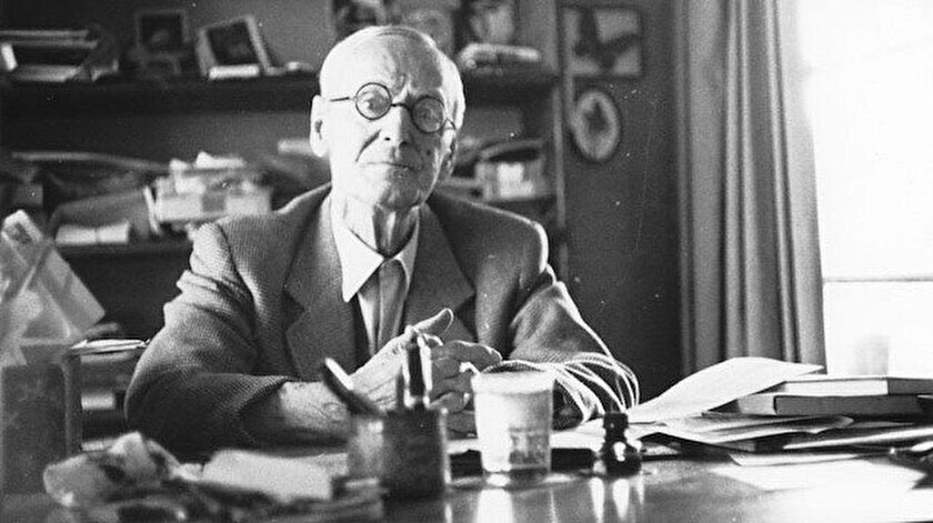 coherence_e's tweet photo. « La fleur donne un fruit, le fruit donne l’arbre et l’arbre donne la fleur. Rien ne commence et rien ne finit : tout se transforme, tout est donc impermanent. »
Hermann Hesse https://t.co/damY1iA3AT
