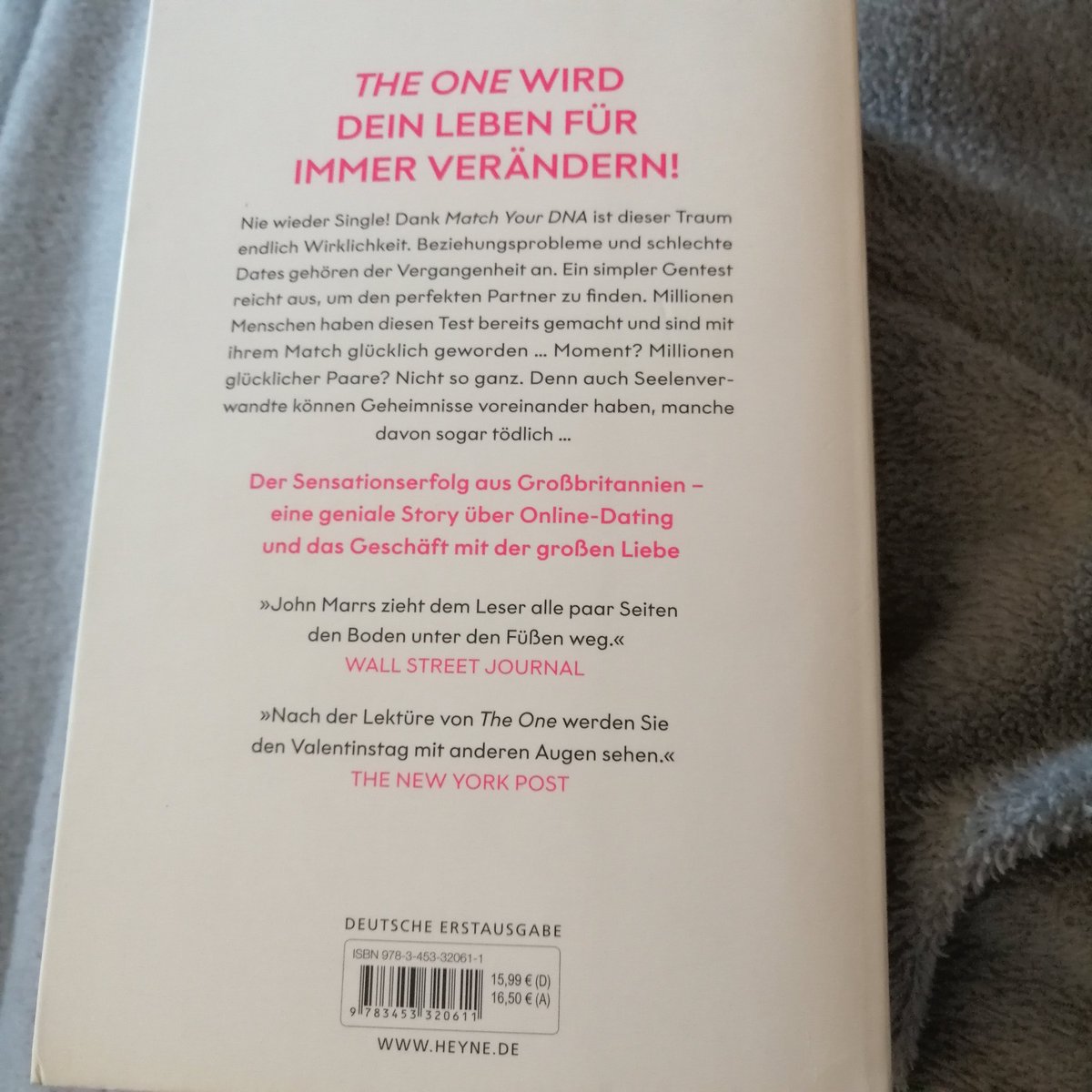 BuchWaerterin's tweet photo. Und hier die Klappe: #klappentext #heyneverlag #theone https://t.co/wQy9EZfd63