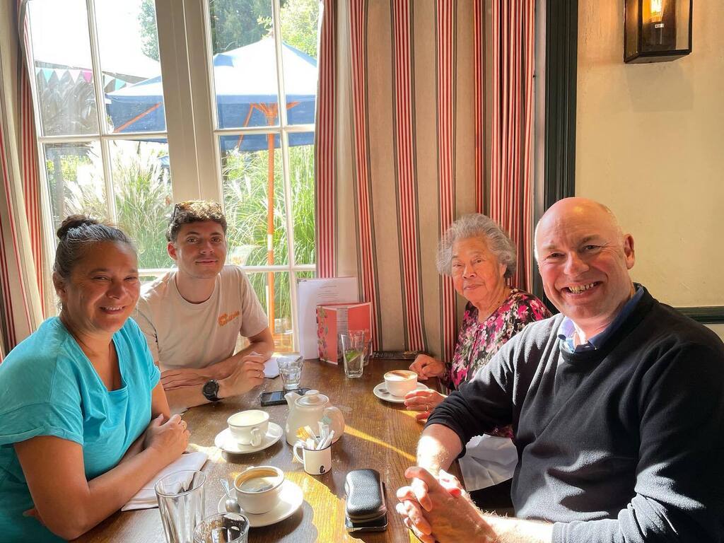 Timothy_Hughes's tweet photo. Sunday lunch with Grandma #sunday @officeoffin @melukeharris #sundayroast #sundaylunch #lunch #grandma #sundayvibes #chobham #suninn @suninn.chobham https://t.co/WSm1mJeZI3 https://t.co/iRZnjIzdQg