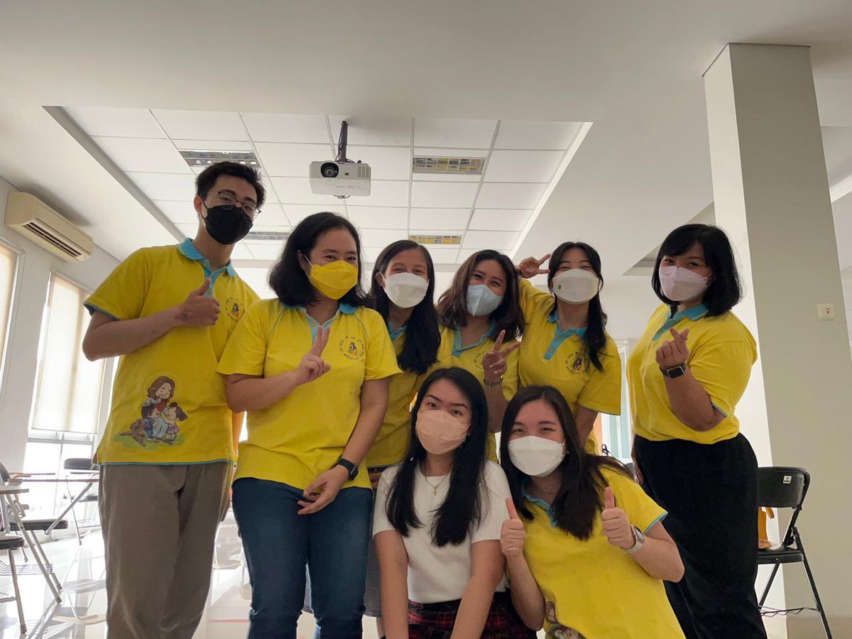 ellen_tjakra's tweet photo. best team 💛 manusia manusia kuning kesayangan, so luv 🫰🏻 https://t.co/q2tXg6hwLL