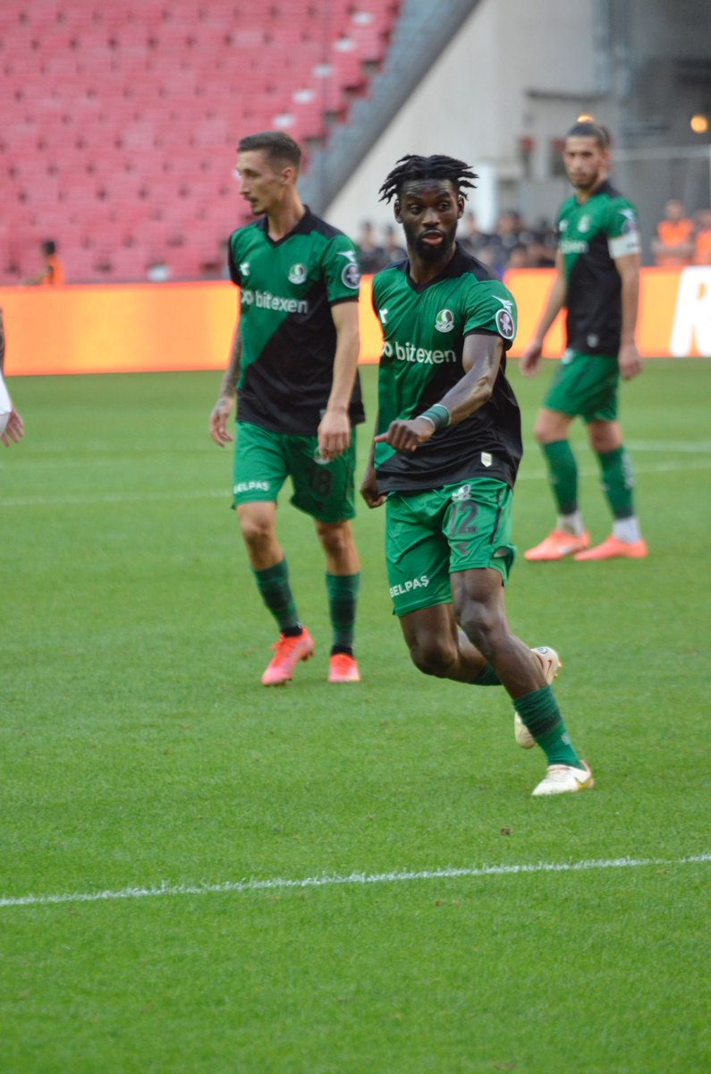 Sakaryaspor's tweet photo. 💪🏻📸 Müsabakanın ikinci yarısından kareler.
#SAMvSAK
#DelilerinTakımı https://t.co/FZZyuleJjx