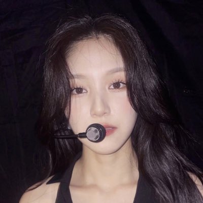 choerange's tweet photo. she is the moment #NewProfilePic https://t.co/vZJ2R8EDDO