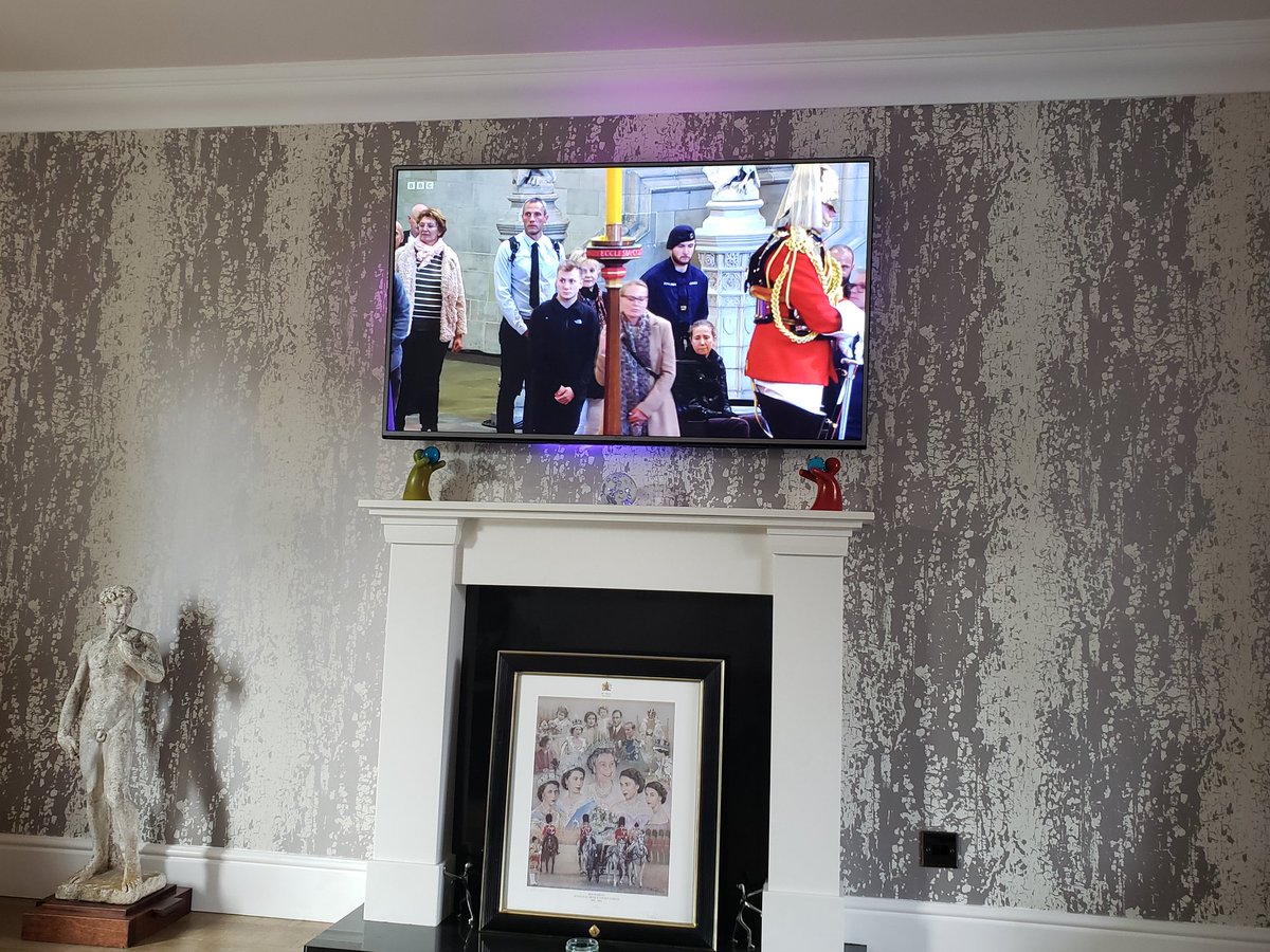 justinwalsall's tweet photo. A massive amount of respect to all the good people who have and are still in line to pay respect to the Queen . You're representing all who couldn't make it . Thank you. 🙏 #queenqueue https://t.co/ZHeazEJISv
