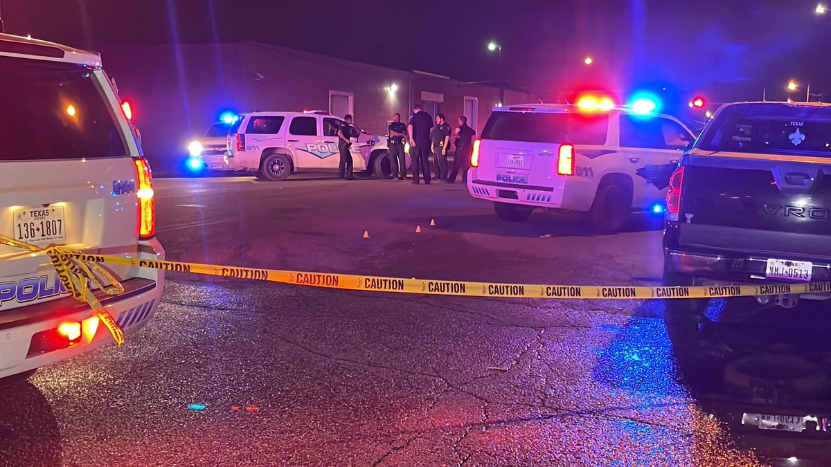 kfdmnews's tweet photo. DEVELOPING: 32-year-old woman killed and second person hurt in Port Arthur nightclub shooting.See #KFDM Facebook. L.D. Ray video. https://t.co/uiFWCS6xQl