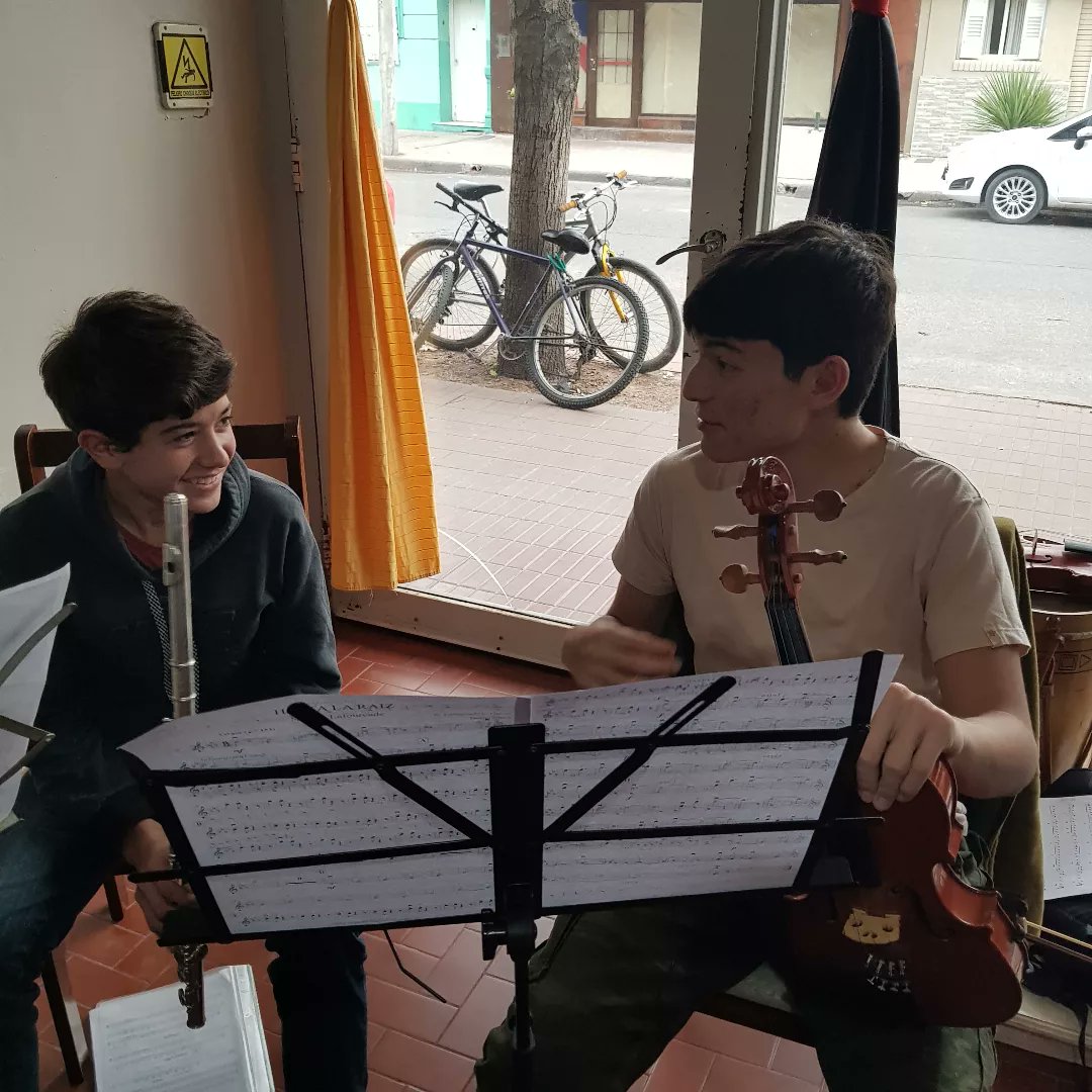 love_academia's tweet photo. Finalizamos un nuevo ensayo junto al ensamble de nuestra institucion. Trabajando nuevo repertorio de la mano de nuestro director @DanielNieva9
Nuevos desafíos musicales 
@info_portada @BolivarHoy_ok
@laportada_web @laportada_web
#ensayó #ensamblestudio #musicosdebolivar https://t.co/W4Wr10zM5a